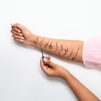 Essence liquid ink eyeliner 01
